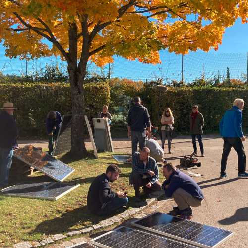 Mein Strom vom Balkon Workshop_C fesa Teilnehmende beim Mein Strom vom Balkon Solarworkshop